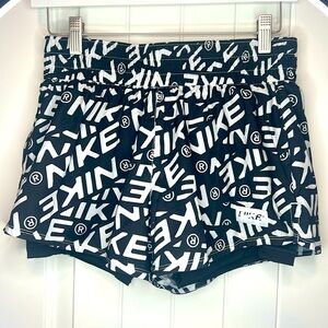 EUC Nike Women’s shorts - Small